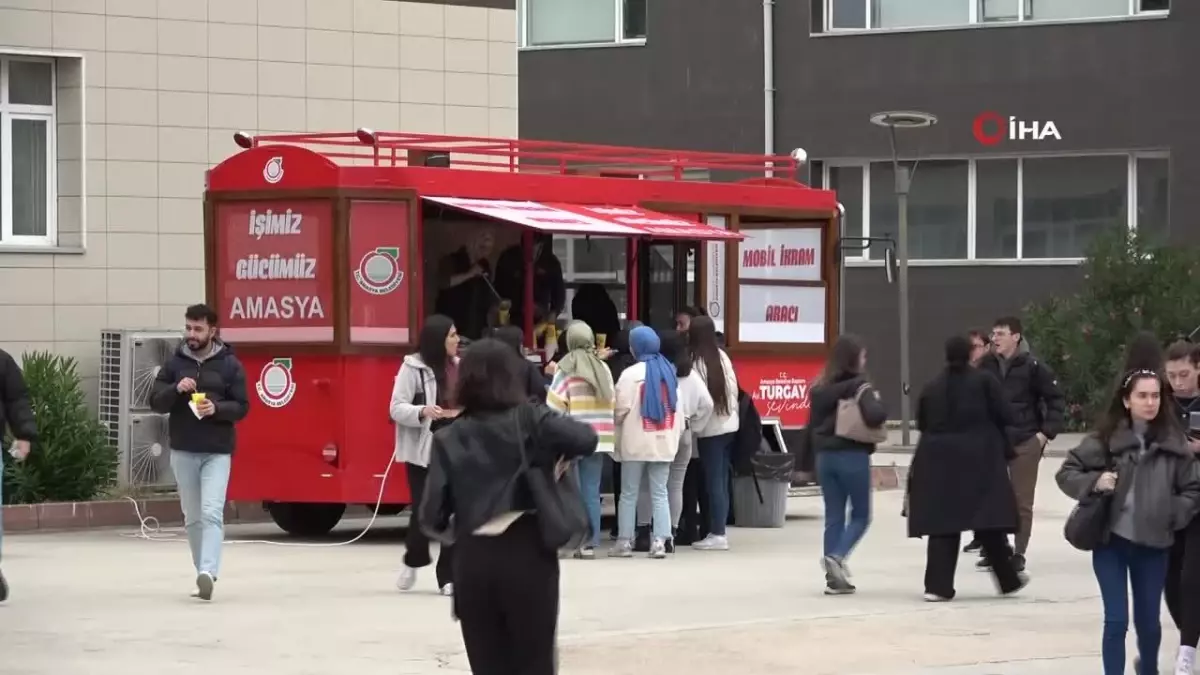 Amasya’da Nostaljik Tramvay ‘Çorbabüs’ Olup Ücretsiz Çorba Dağıtıyor