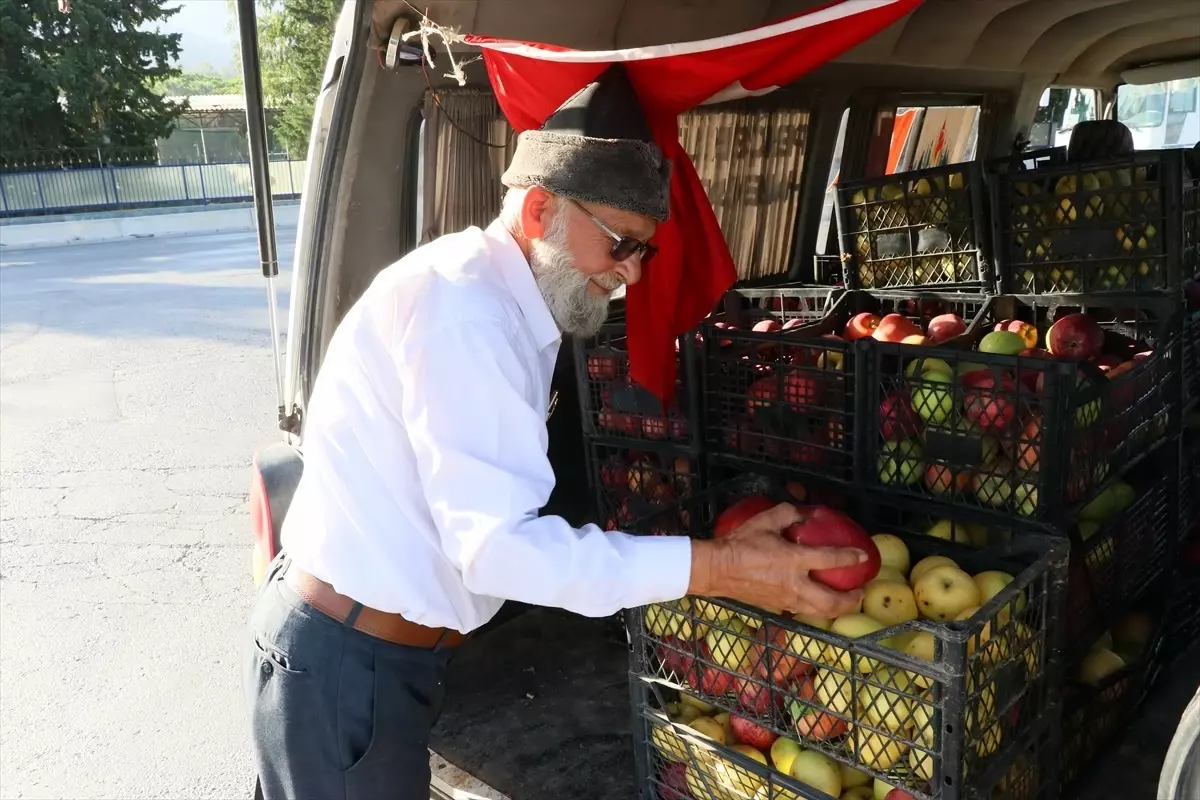 Elmacı Dede’ye Askerlere Destek