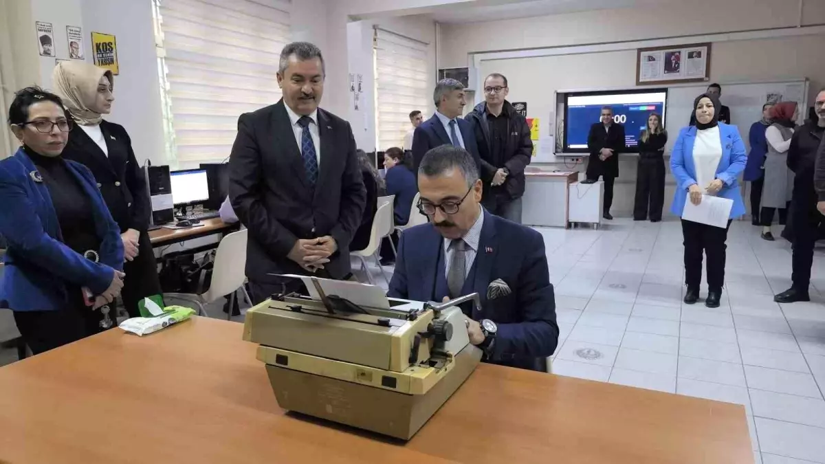 İnegöl’de Klavye Şampiyonası Düzenlendi