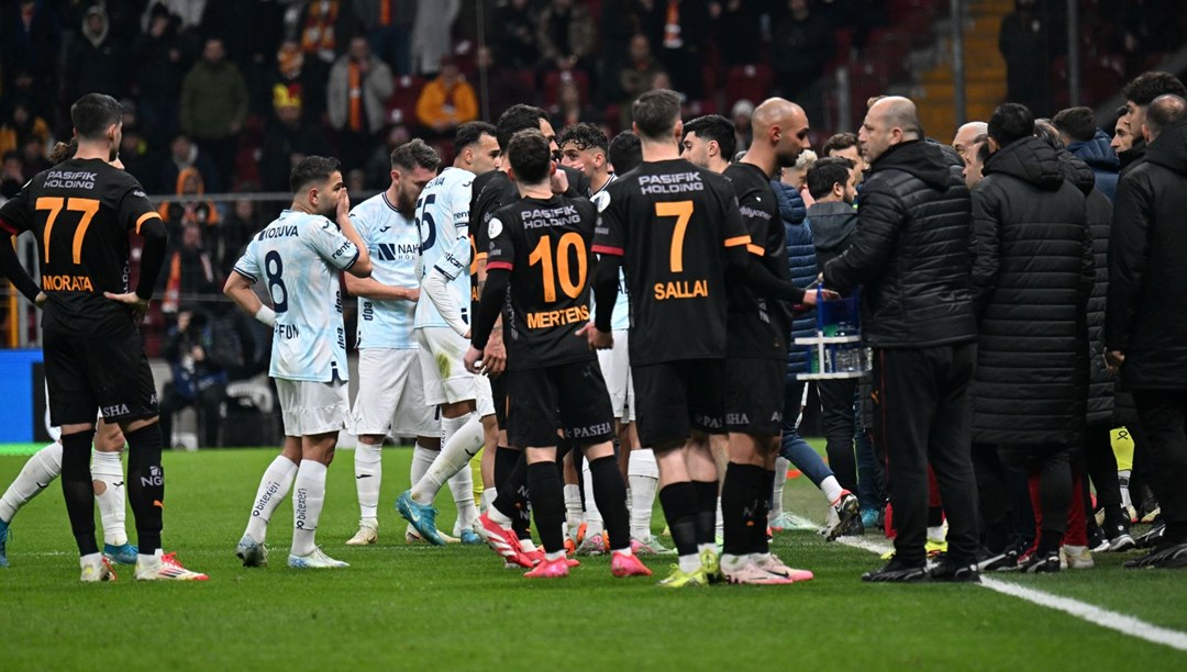 Galatasaray maÃ§Ä±nda sahadan Ã§ekilen Adana Demirspor’un cezasÄ± ne olacak? HÃ¼kmen maÄlubiyet, puan silme cezasÄ±…