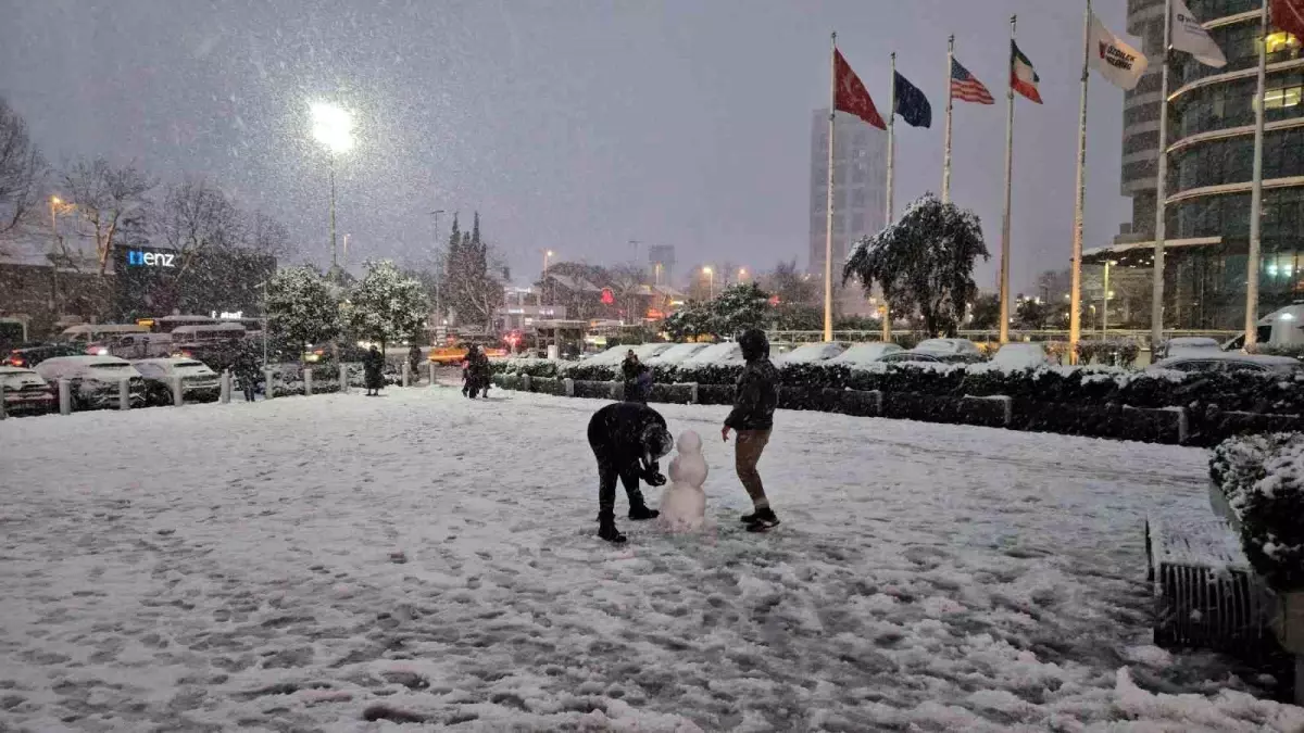 İstanbul’da Kar Yağışı Etkili Oluyor