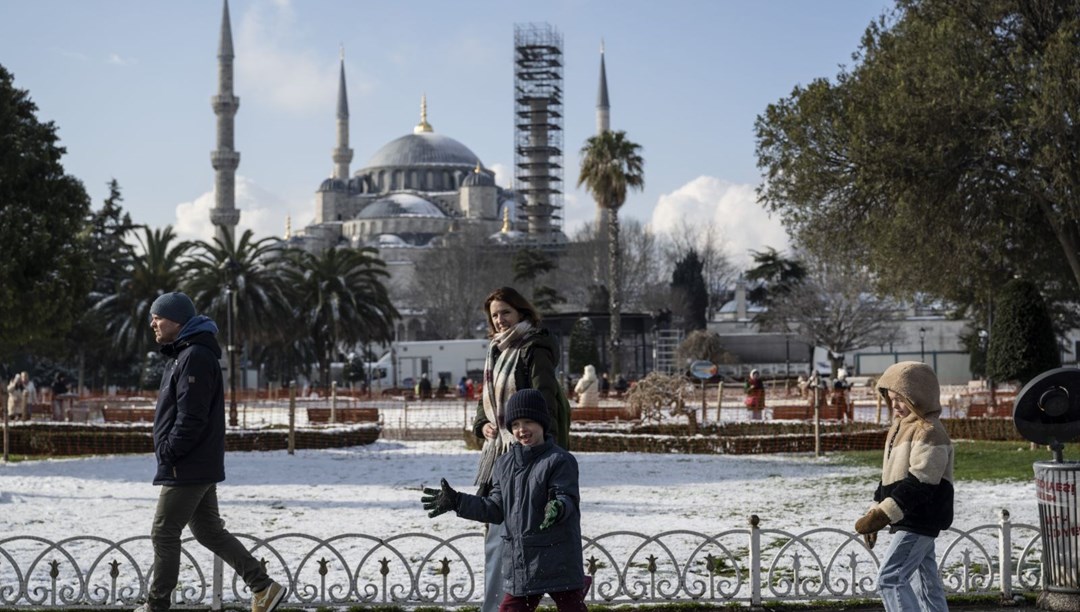 İstanbul’da yarın okullar açılacak. Valilik hava tahminlerini takip ediyor